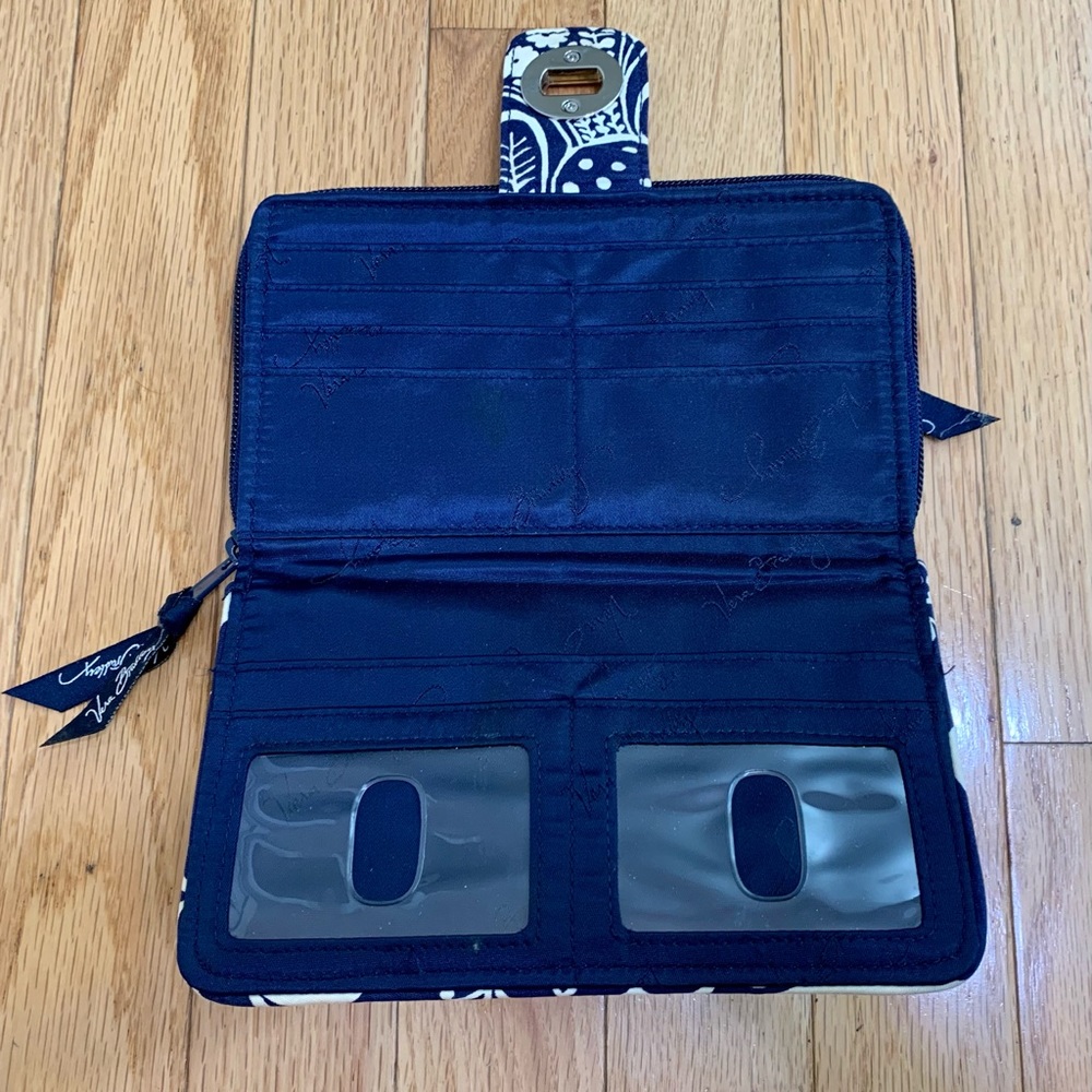 Vera Bradley Turn Lock Wallet in Good Condition